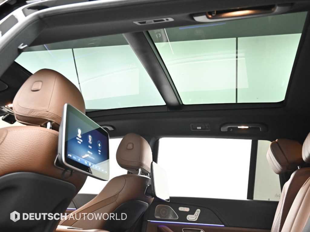 Mercedes-Benz GLS-Class — photo 18