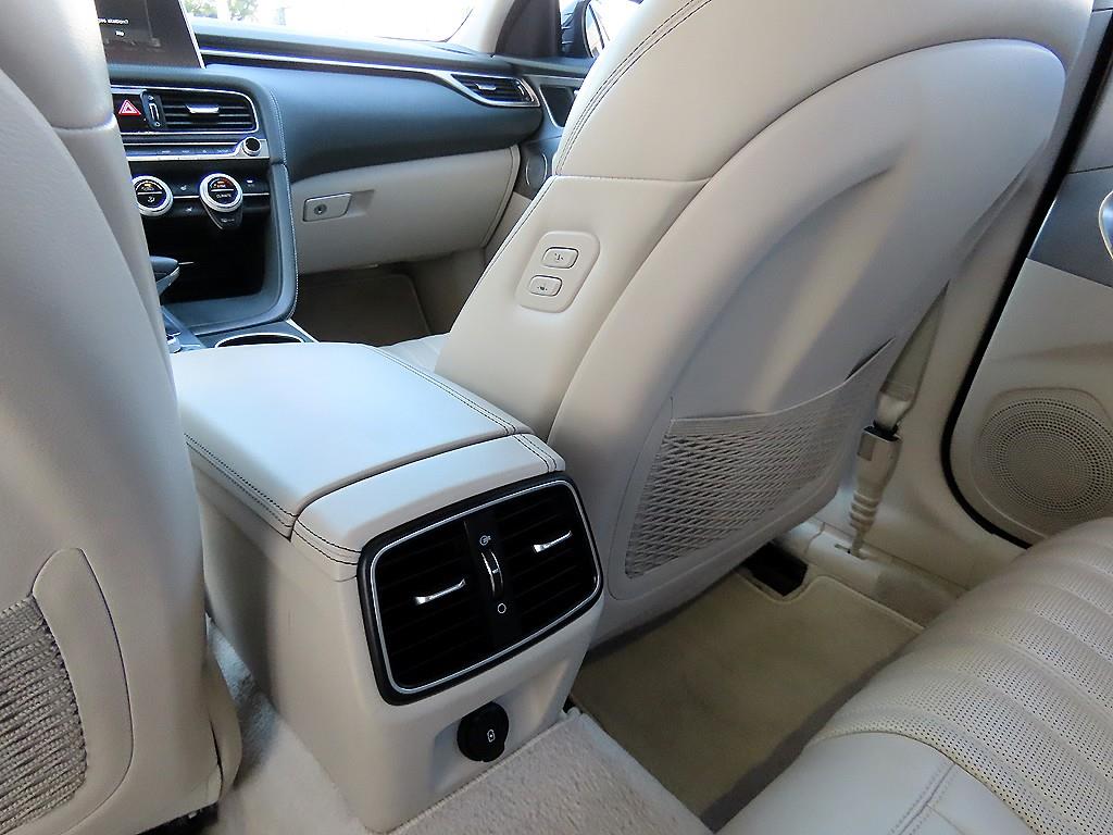 Genesis G70 — photo 16