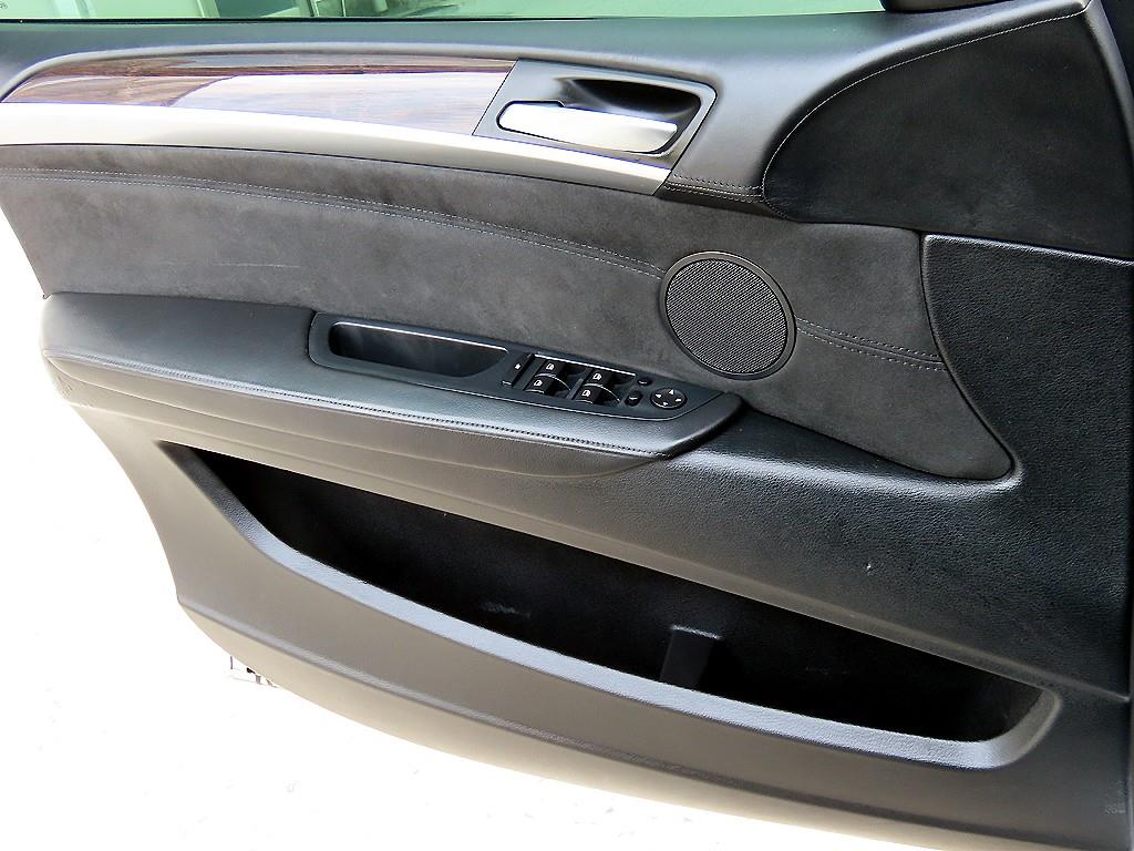BMW X6 — photo 12