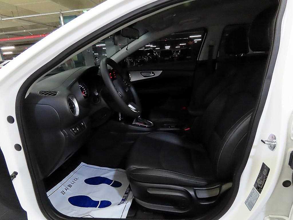 Kia K3 — photo 06