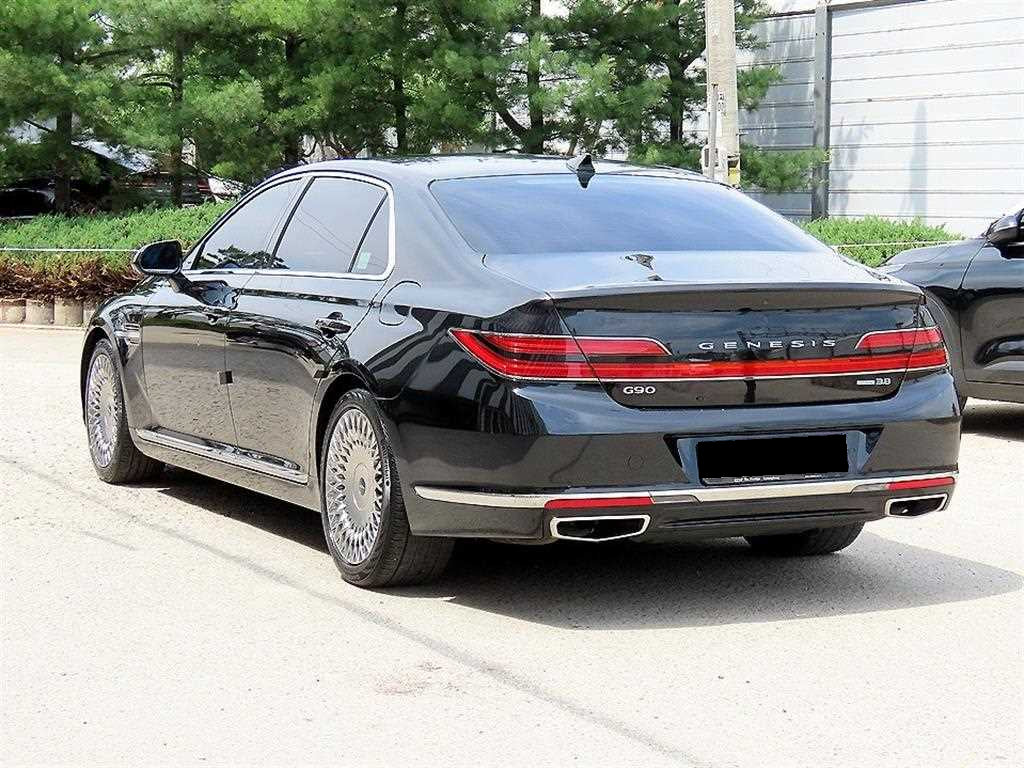 Genesis G90 — photo 03