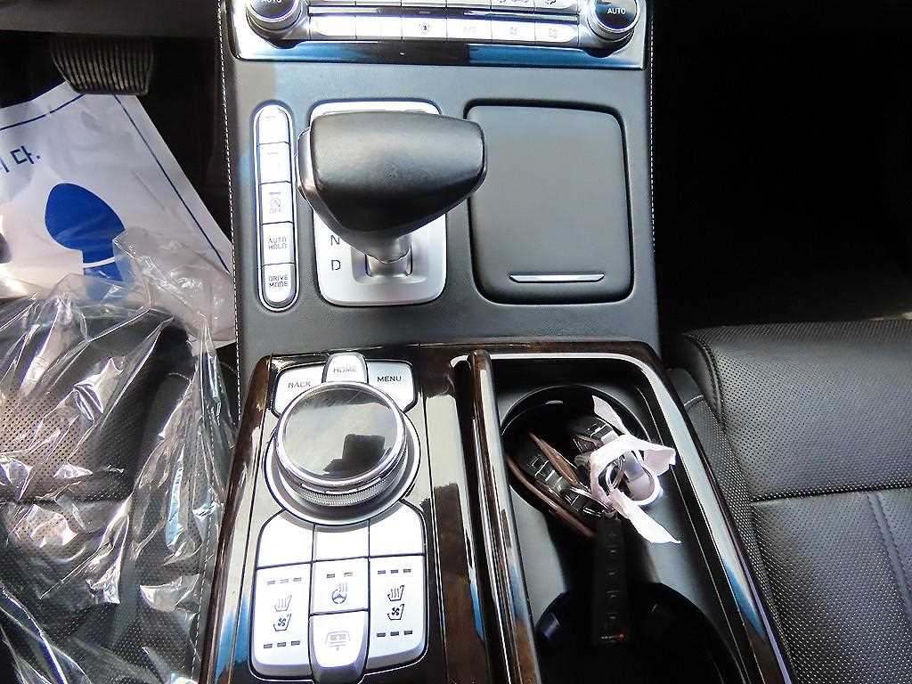 Genesis G90 — photo 11