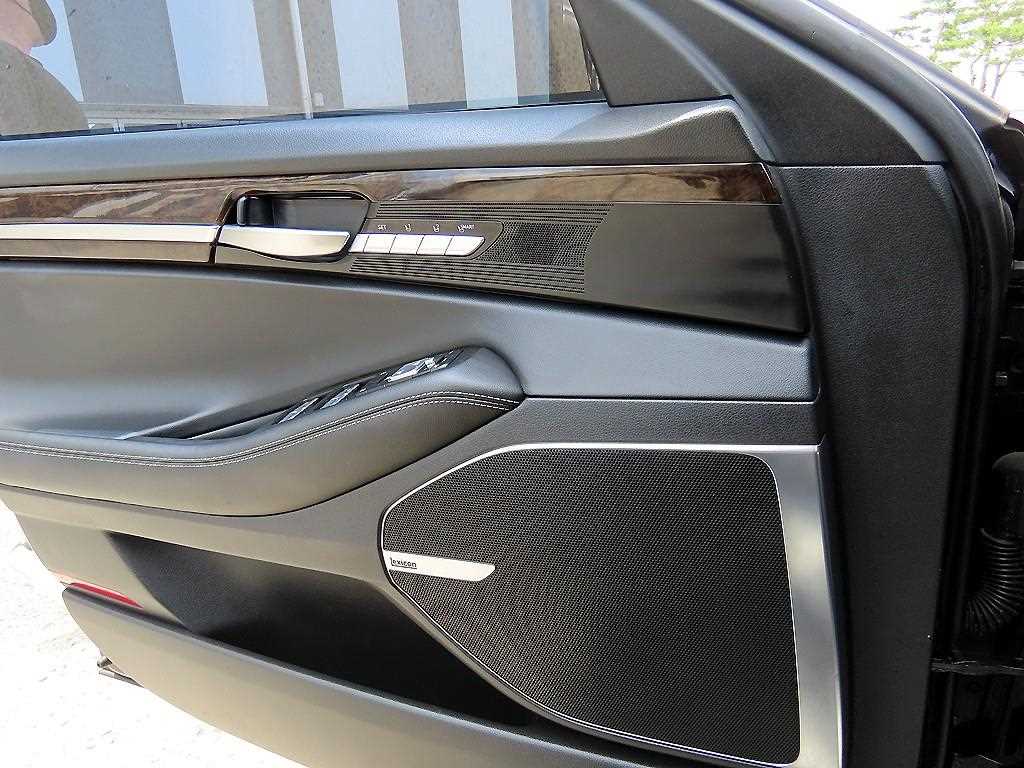 Genesis G90 — photo 12