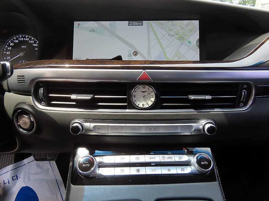 Genesis G90 — photo 14