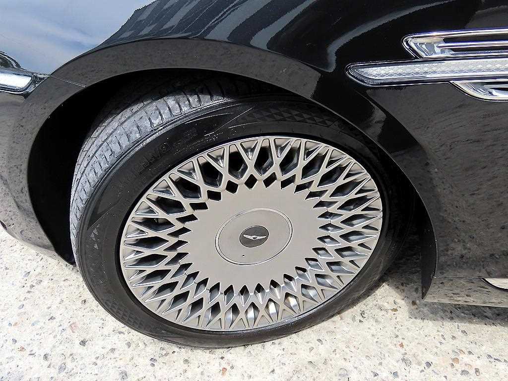 Genesis G90 — photo 20