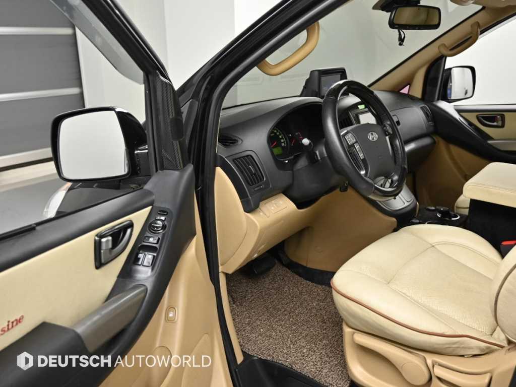 Hyundai Starex — photo 11