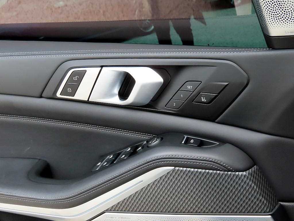 BMW X5M — photo 12