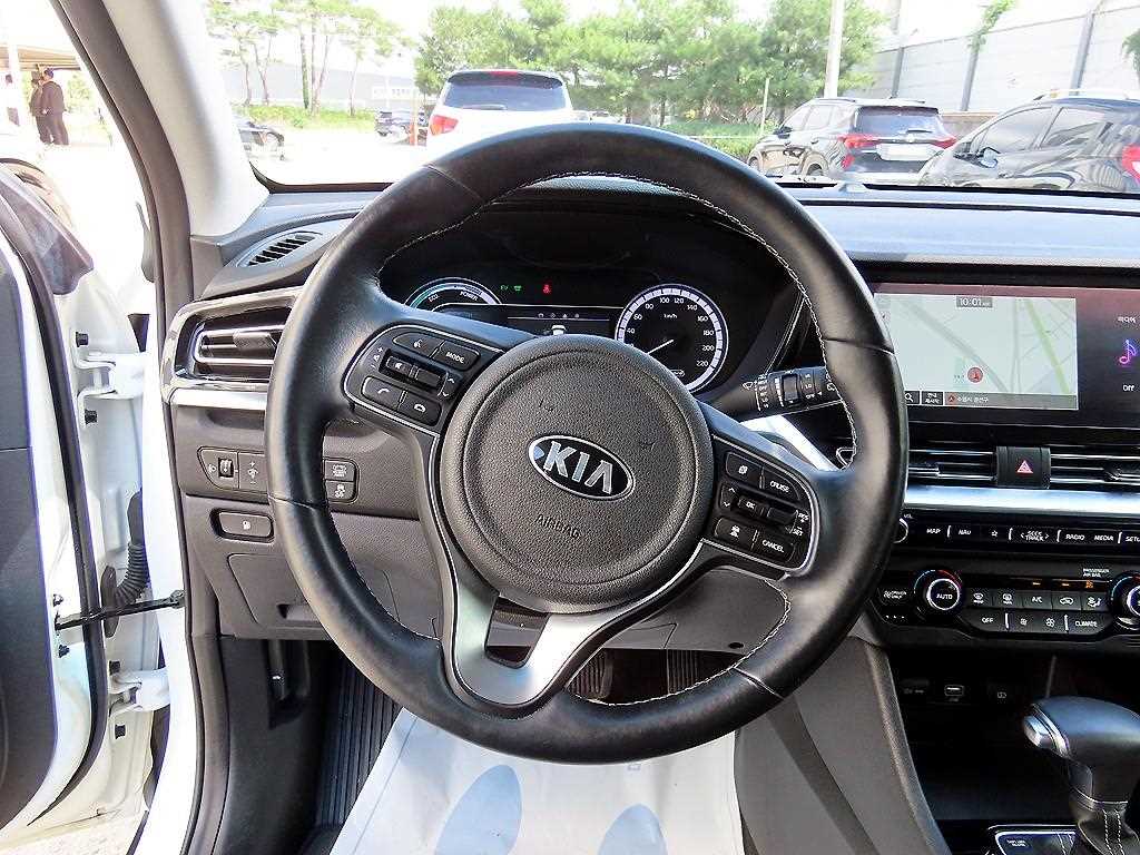 Kia Niro — photo 08
