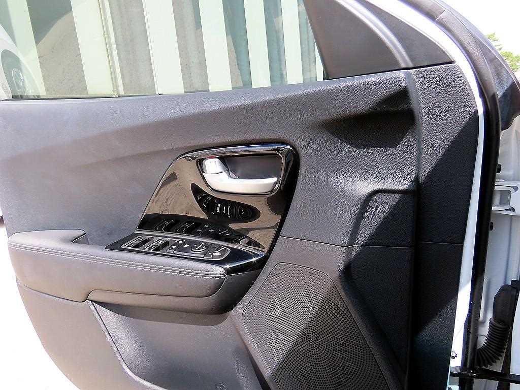 Kia Niro — photo 11
