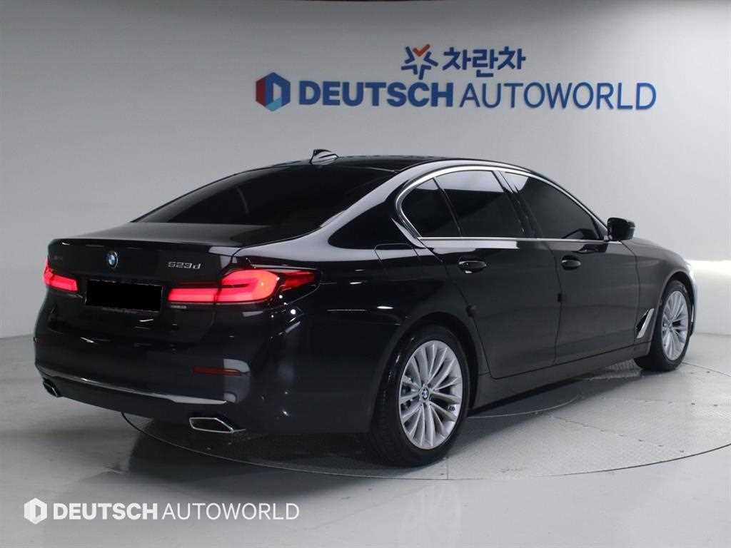 BMW 5-Series — photo 02