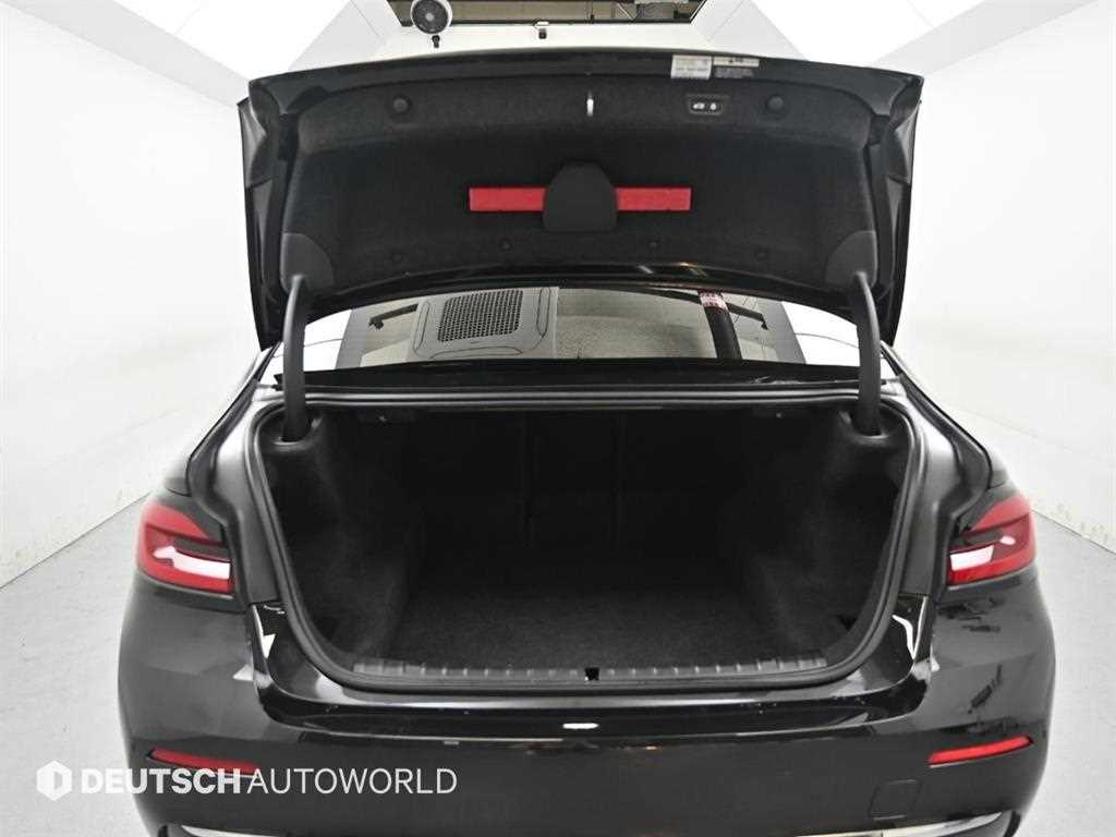 BMW 5-Series — photo 19