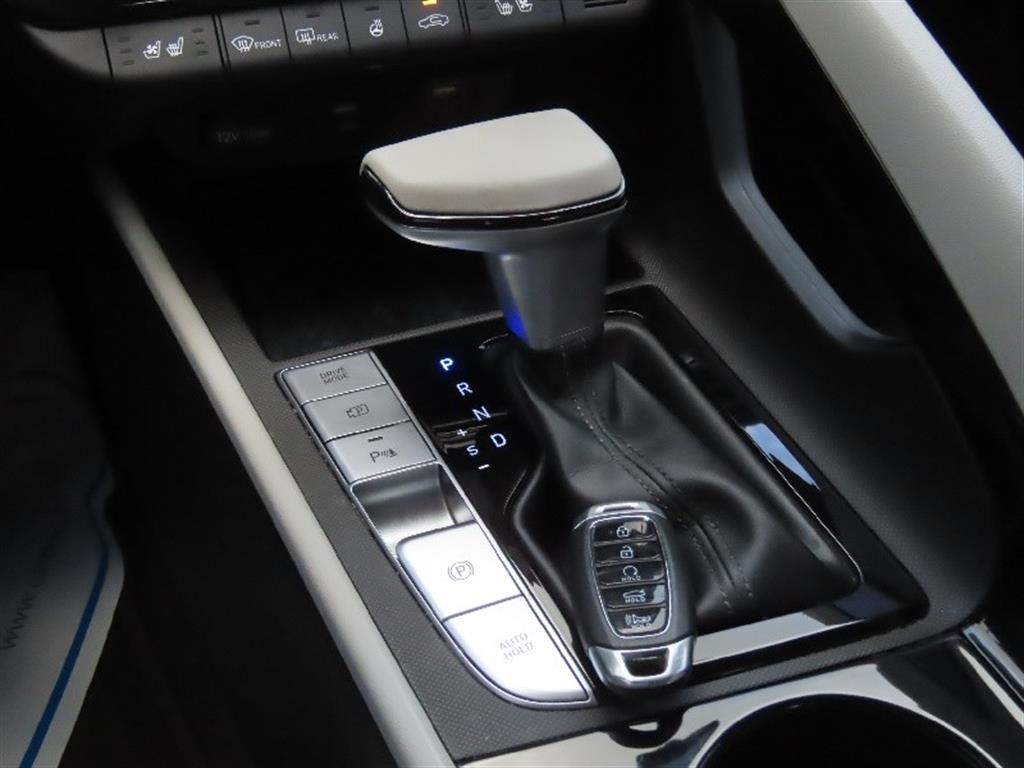 Hyundai Avante — photo 06