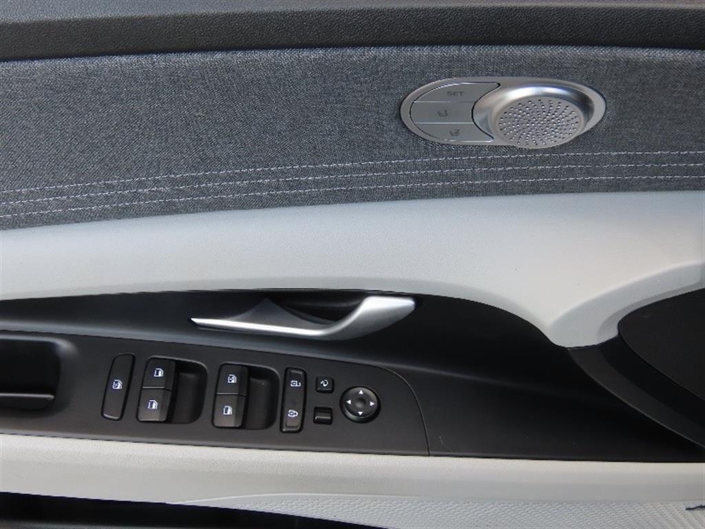 Hyundai Avante — photo 12
