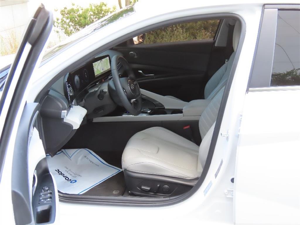 Hyundai Avante — photo 13
