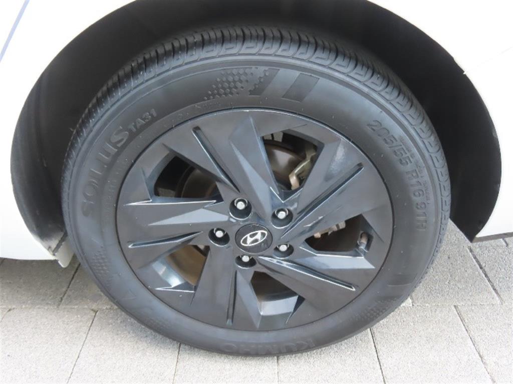Hyundai Avante — photo 17