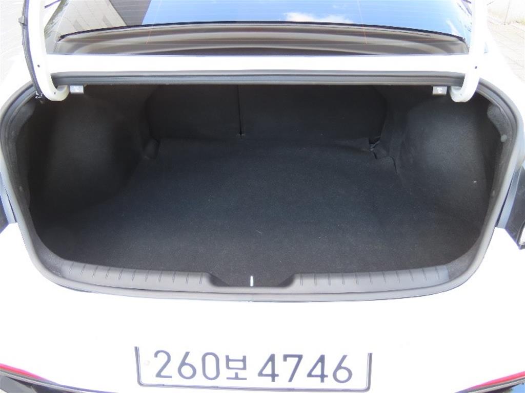 Hyundai Avante — photo 18
