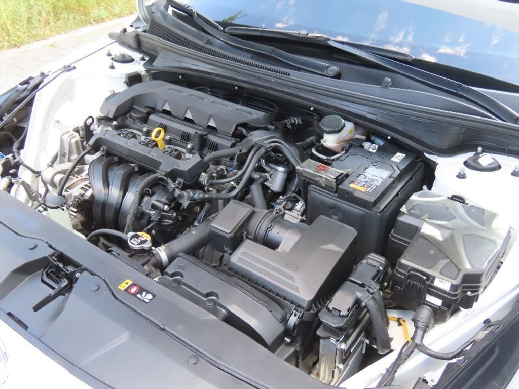 Hyundai Avante — photo 20