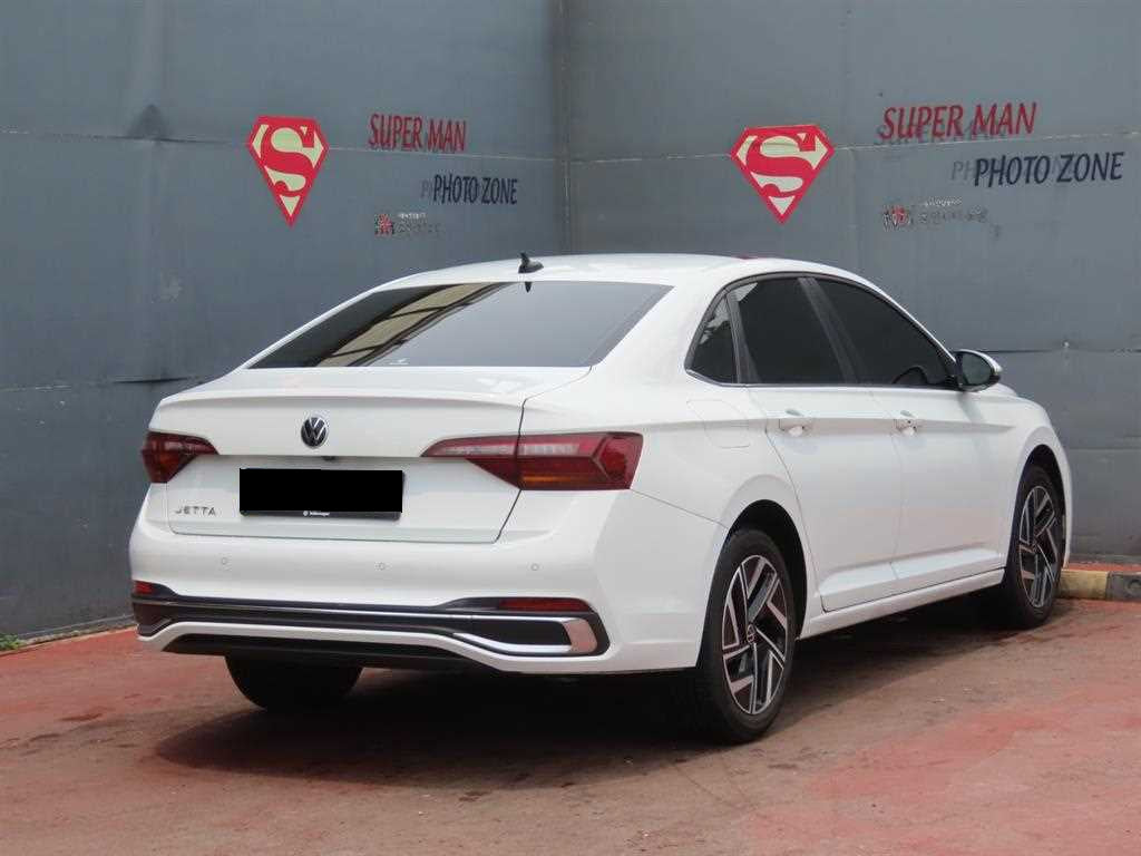 Volkswagen Jetta — photo 03