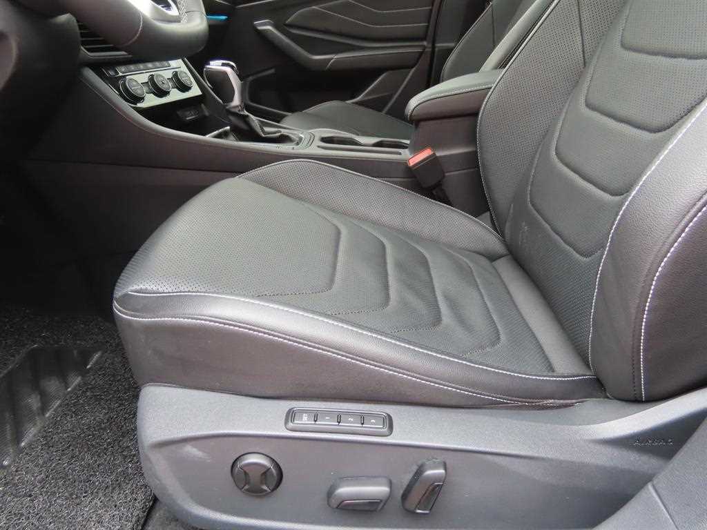 Volkswagen Jetta — photo 14