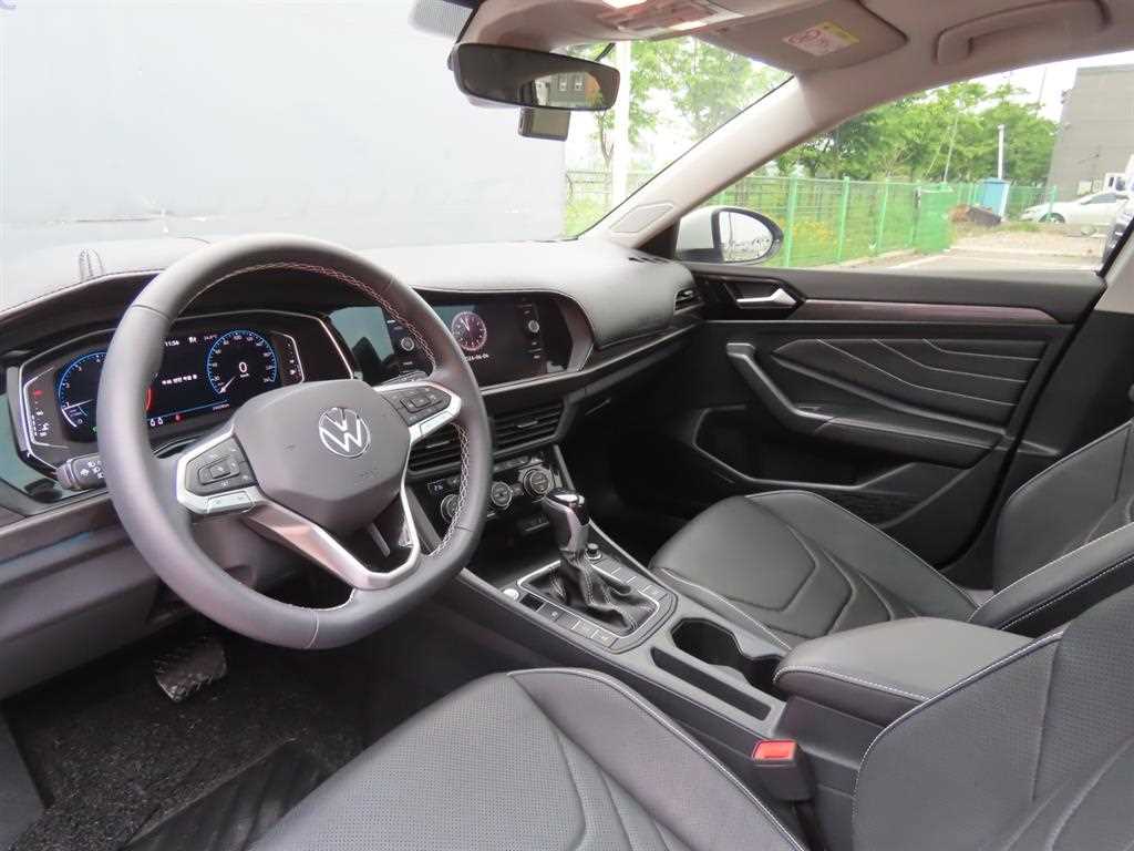 Volkswagen Jetta — photo 15