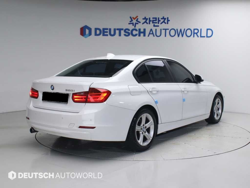 BMW 3-Series — photo 02