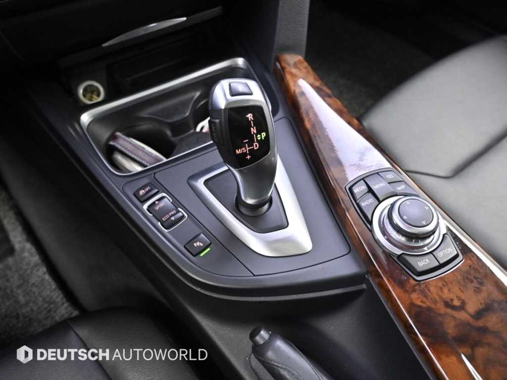 BMW 3-Series — photo 09