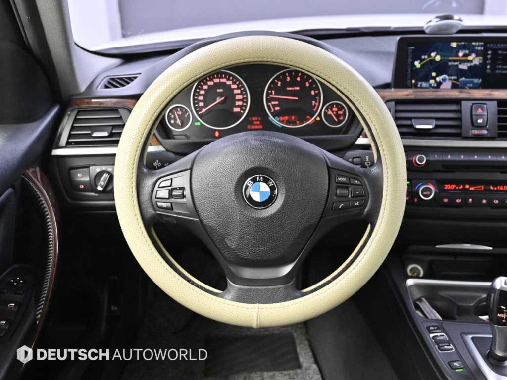 BMW 3-Series — photo 13