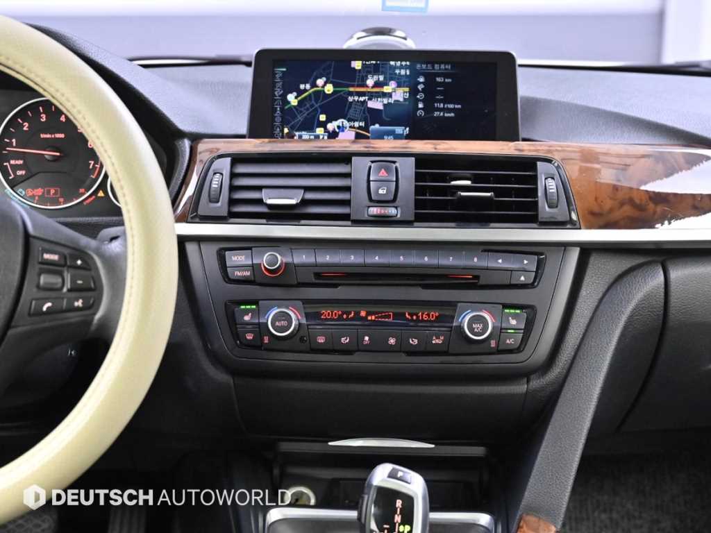 BMW 3-Series — photo 14
