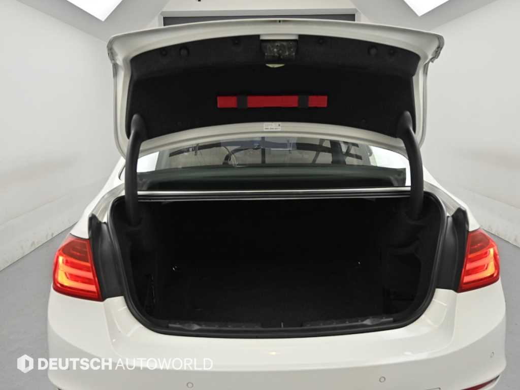BMW 3-Series — photo 20