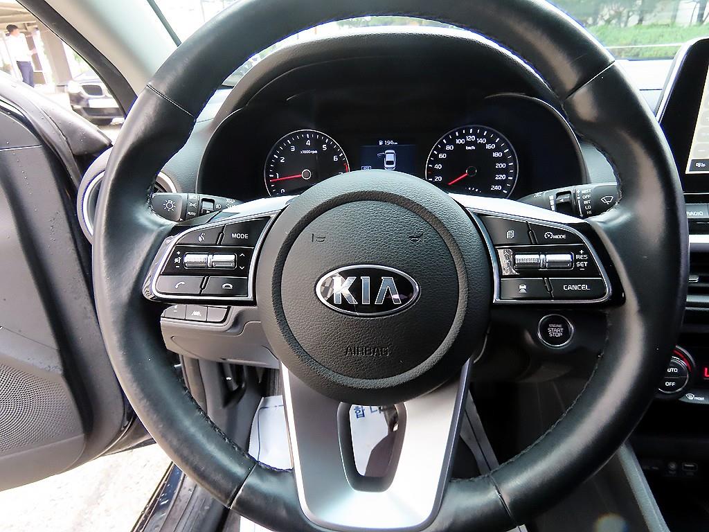 Kia K3 — photo 08