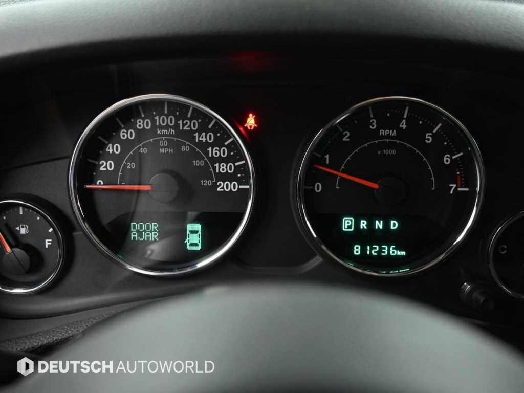 Jeep Wrangler — photo 08