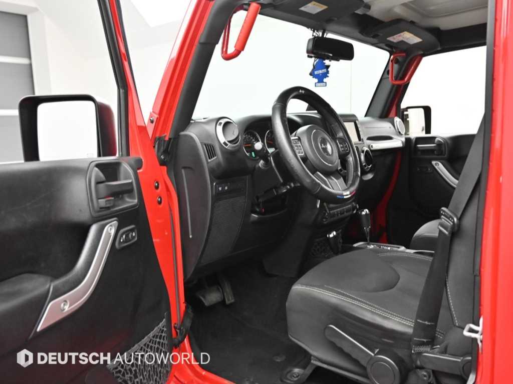 Jeep Wrangler — photo 11