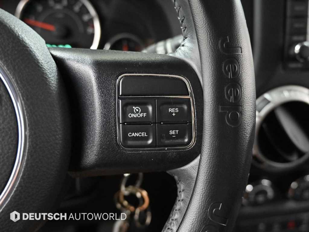 Jeep Wrangler — photo 16
