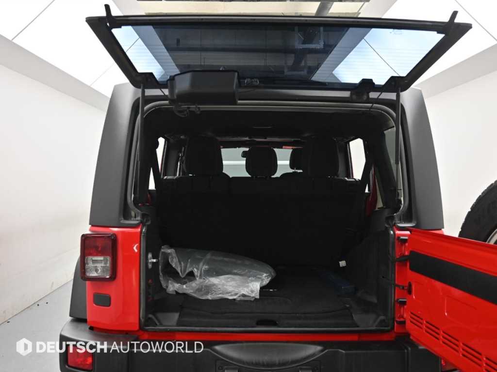 Jeep Wrangler — photo 19