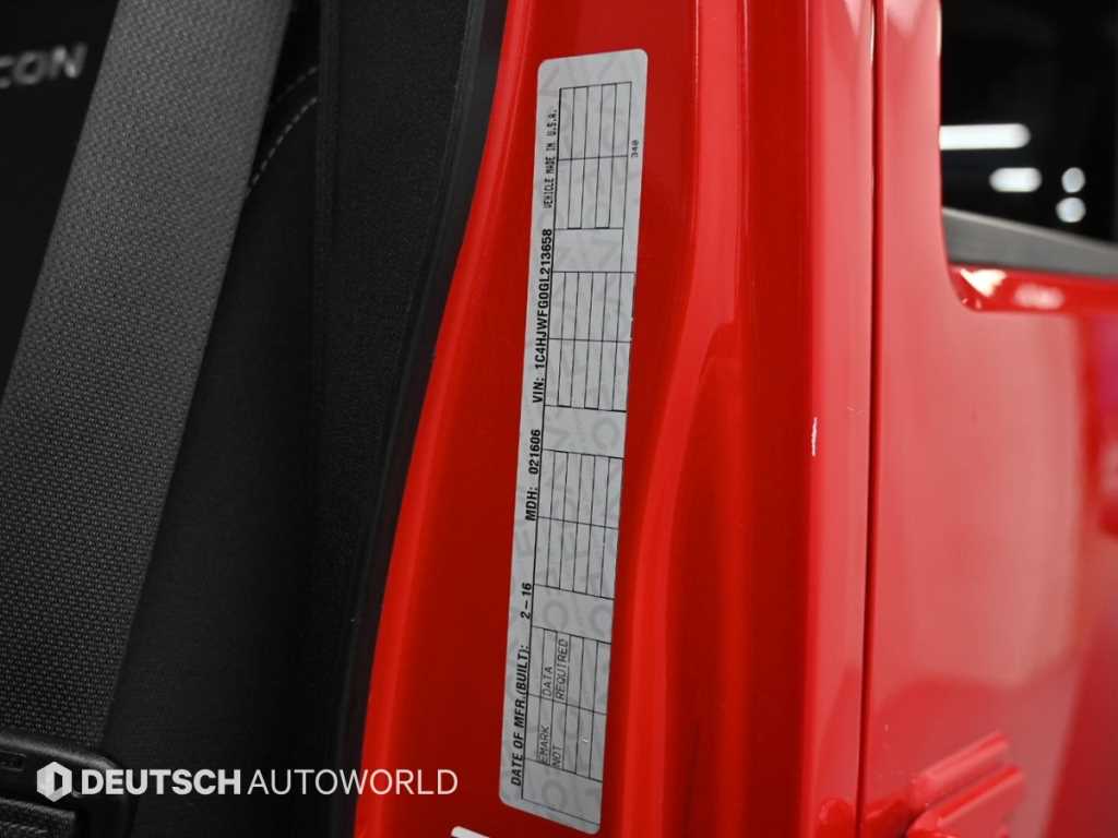 Jeep Wrangler — photo 20