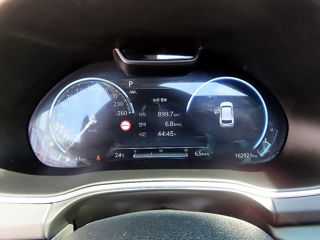Genesis GV80 — photo 09
