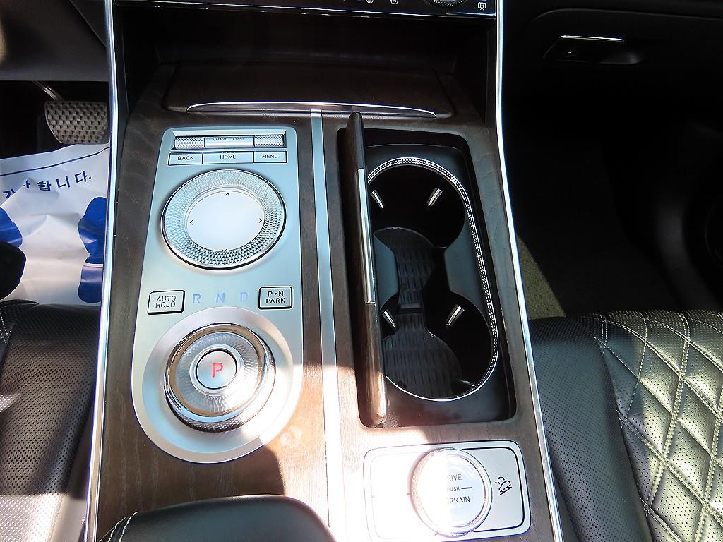 Genesis GV80 — photo 11