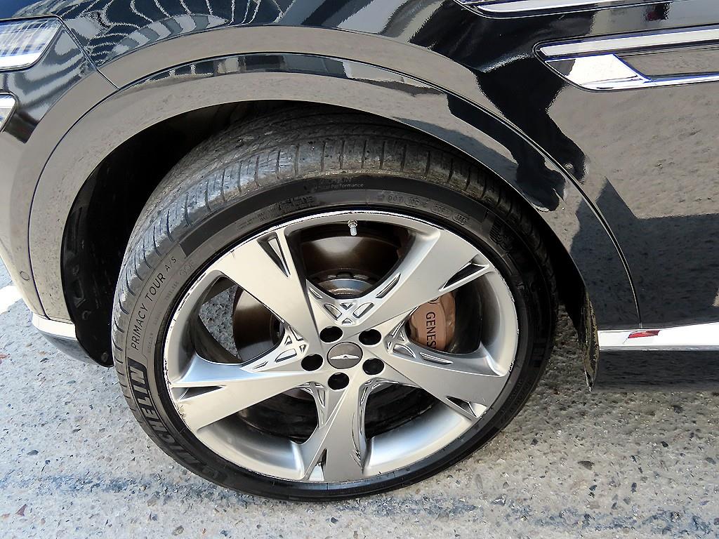 Genesis GV80 — photo 20