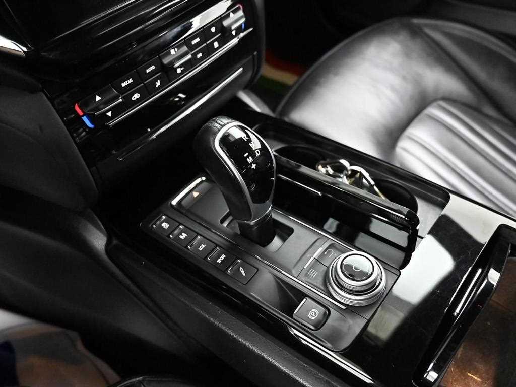 Maserati Ghibli — photo 08