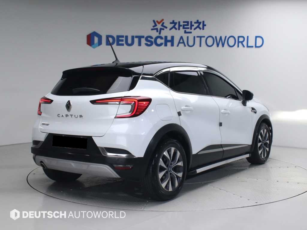 RENAULT Captur — photo 02