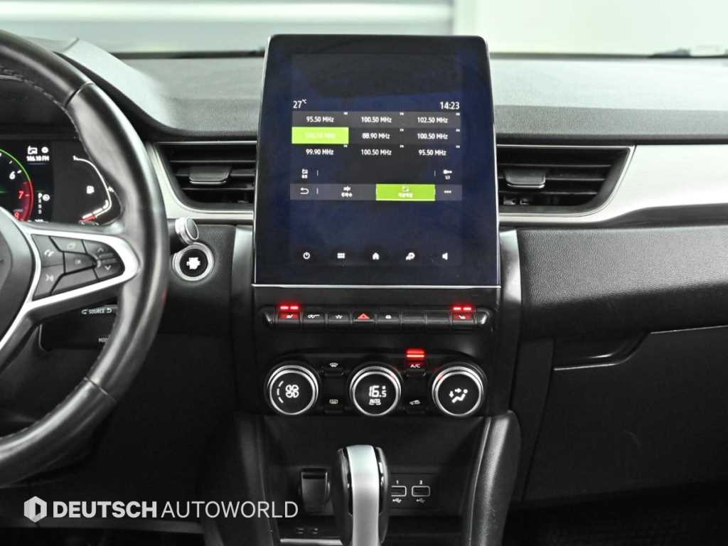 RENAULT Captur — photo 14