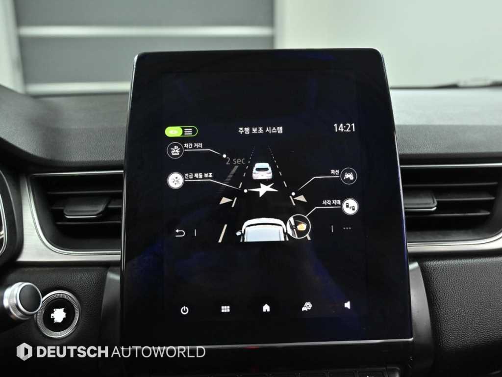 RENAULT Captur — photo 17