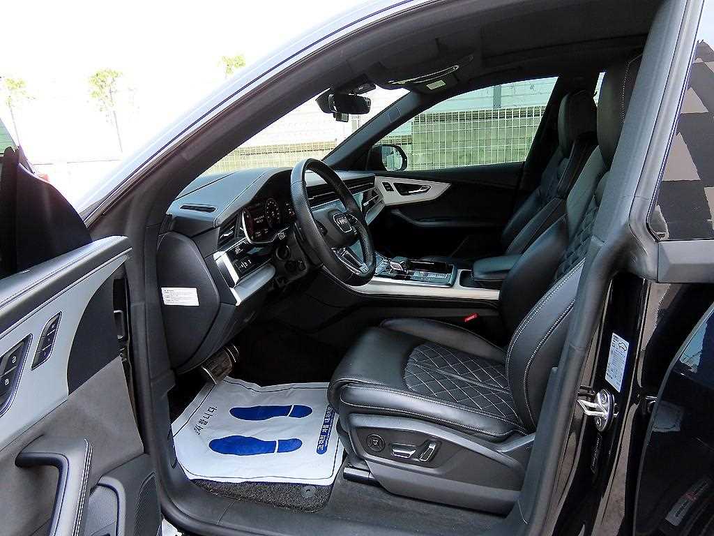 Audi Q8 — photo 05