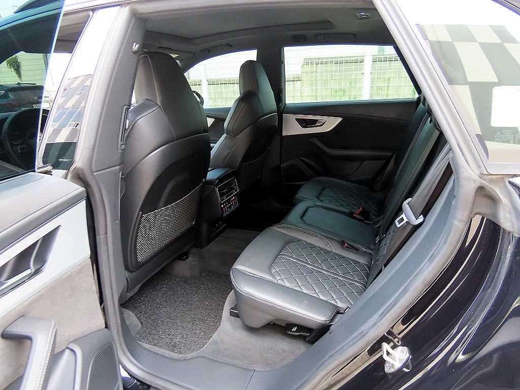 Audi Q8 — photo 06