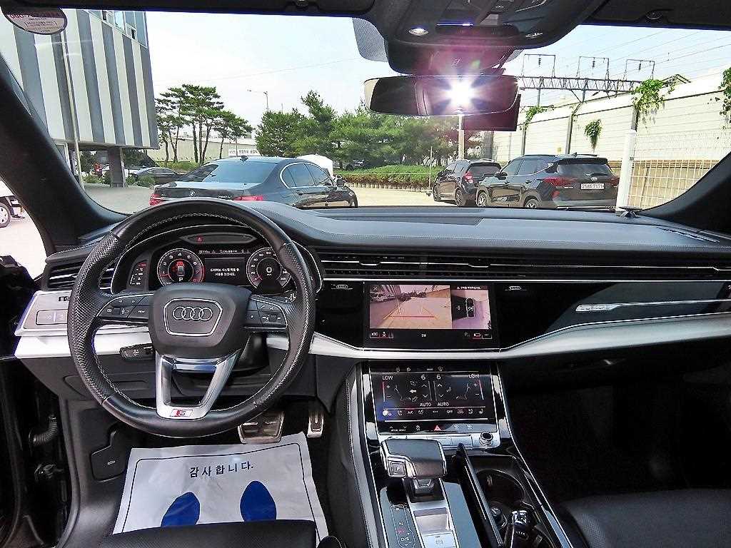 Audi Q8 — photo 07