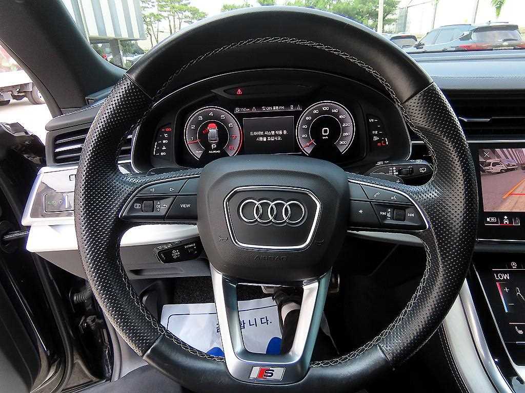 Audi Q8 — photo 08