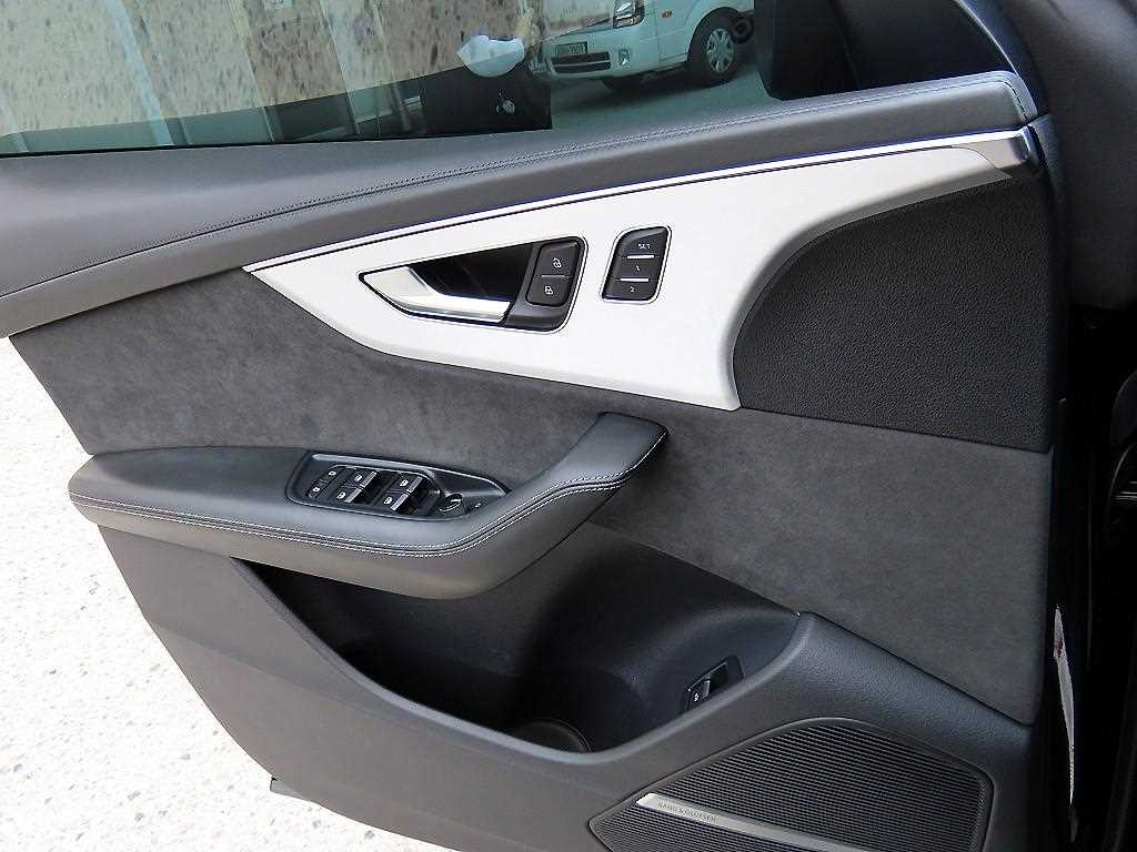 Audi Q8 — photo 12