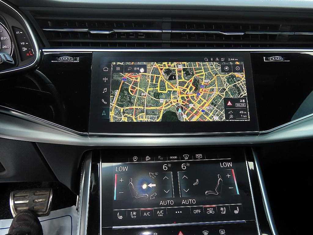 Audi Q8 — photo 13