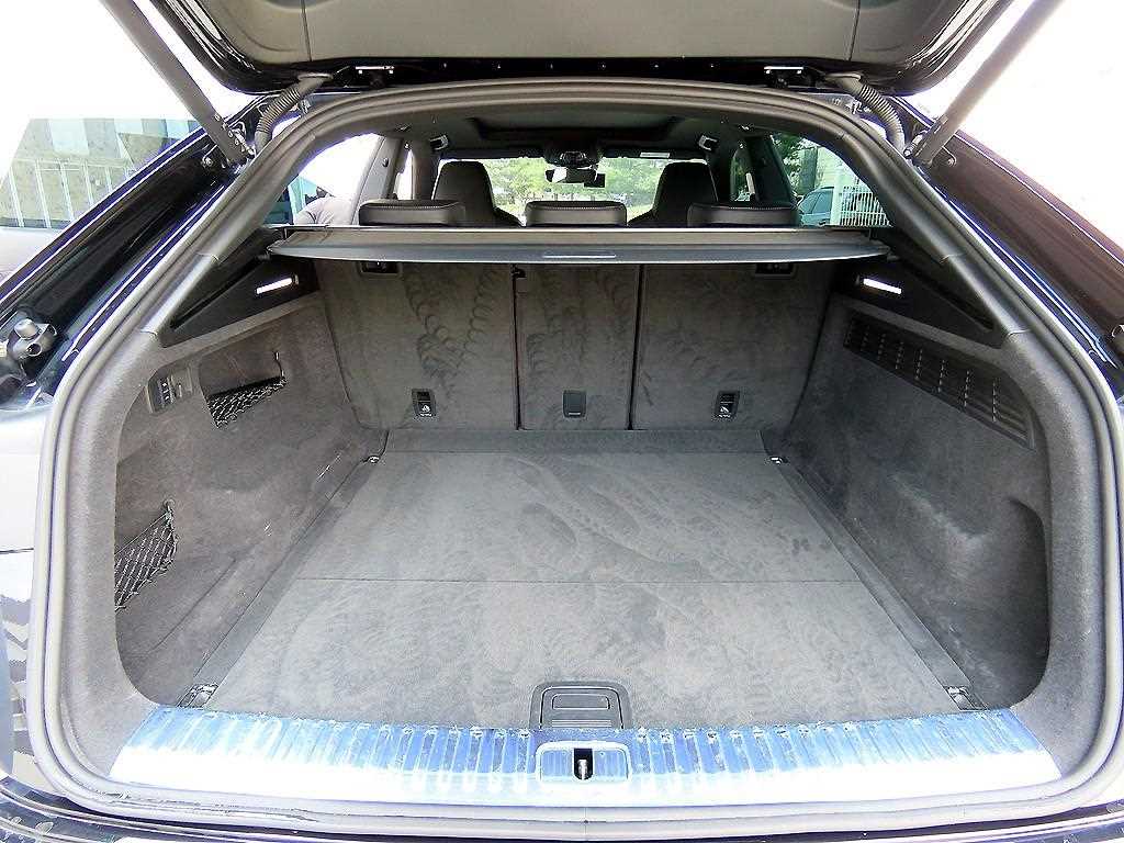 Audi Q8 — photo 17