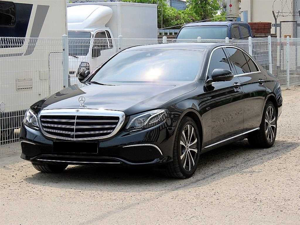 Mercedes-Benz E-Class — photo 02